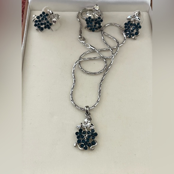 Blue sapphire, and silver set. Necklace earrings, and adjustable ring. - Picture 2 of 3